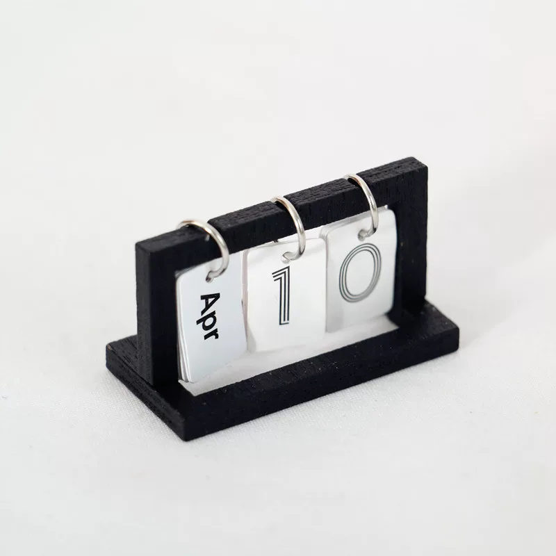 1:12 Miniature Dollhouse Flip Desk Calendar Model - Realistic Tiny Standing Calendar Prop for OB11 Blythe Dollhouse Decor