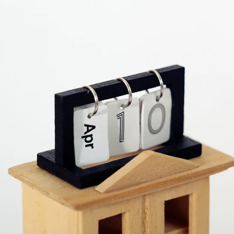1:12 Miniature Dollhouse Flip Desk Calendar Model - Realistic Tiny Standing Calendar Prop for OB11 Blythe Dollhouse Decor